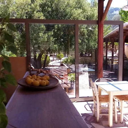 Akros Oreon Small Guest house